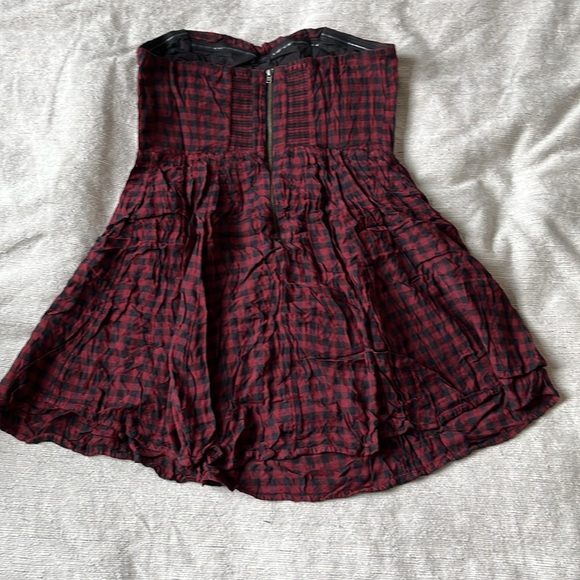 LAST CHANCE 
UO Strapless Babydoll Dress - Picture 2 of 4